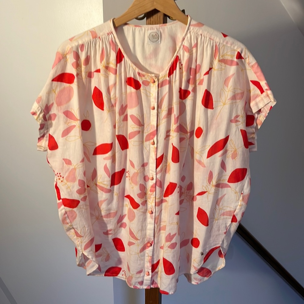 Short-Sleeve Floral Button-Front Blouse in Pink & Red